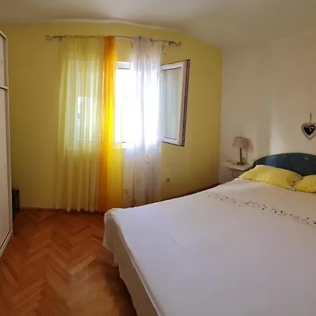 Apartment Silva, 50m From Makarska